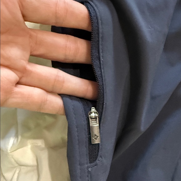 Columbia Women's Navy Flat Front Hiking Shorts 10 inseam like new 18w - Picture 5 of 10